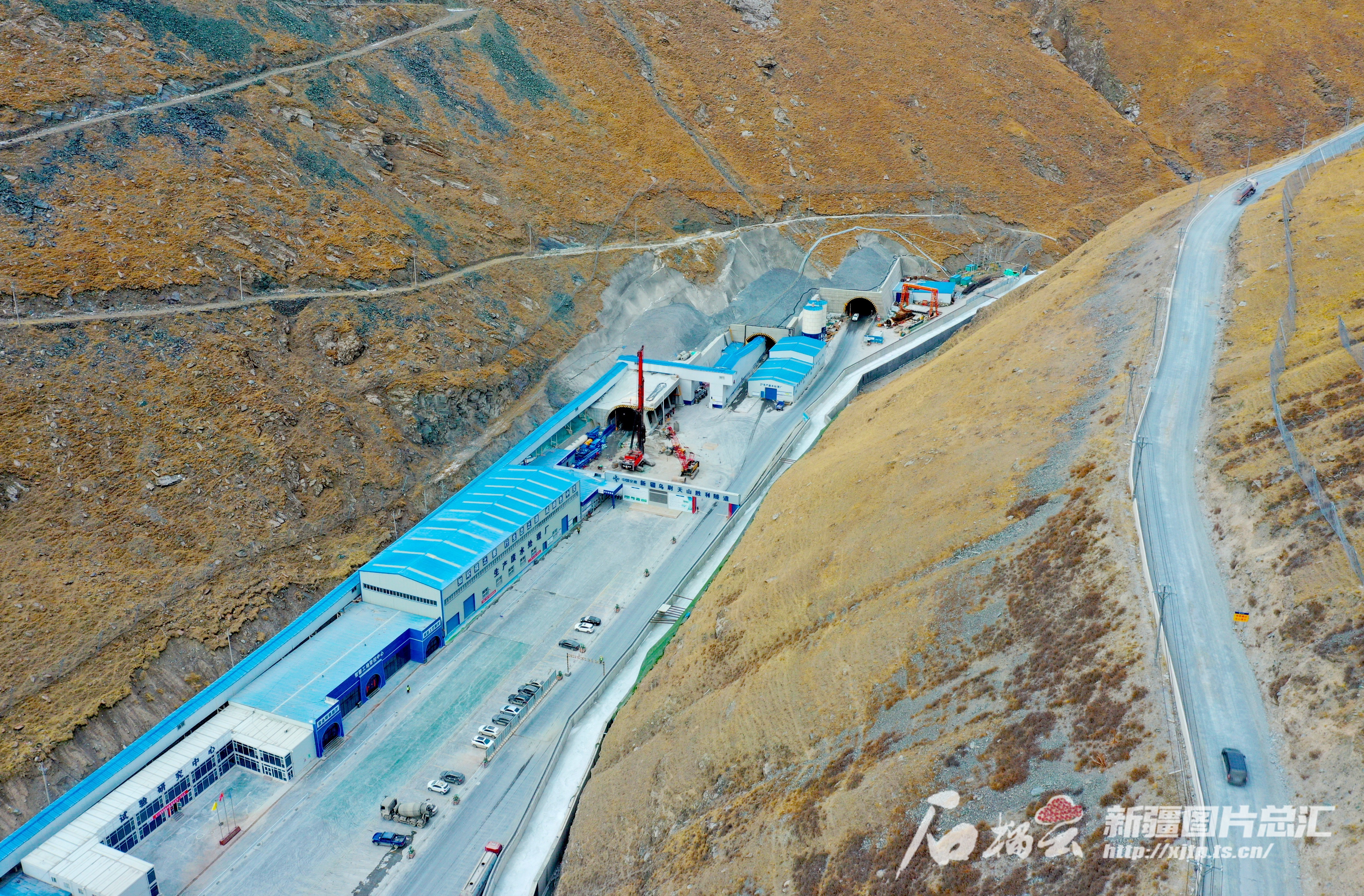 新疆天山胜利隧道图片