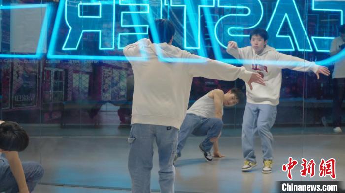 上海市霹雳舞队在caster虹口馆训练.