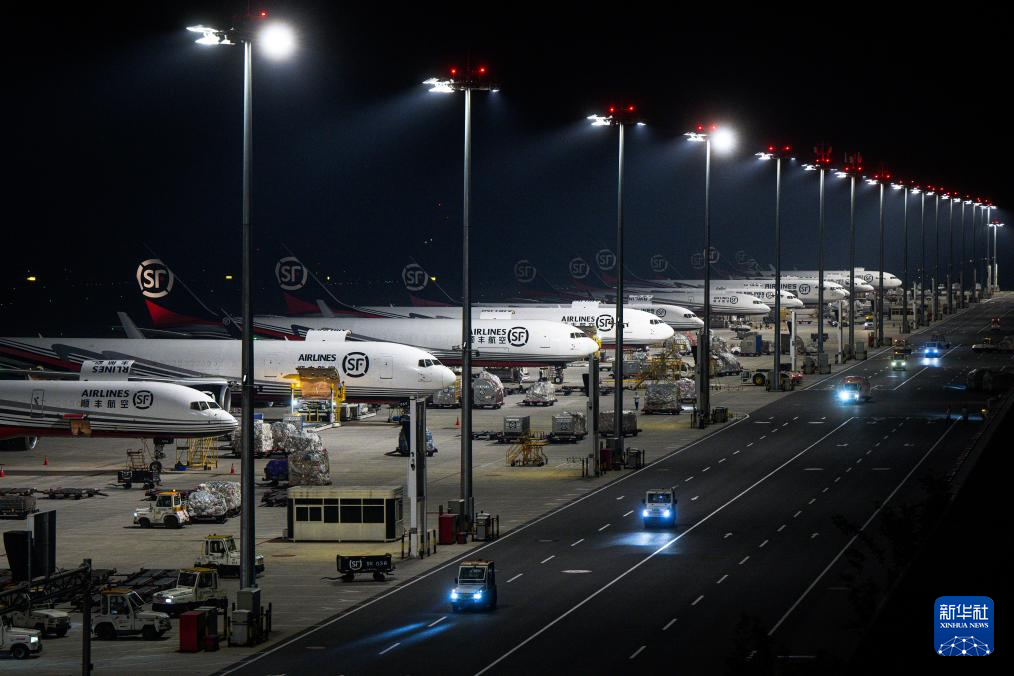 我国首个专业货运枢纽机场国际货邮吞吐量突破10万吨