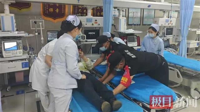 15秒！湖北荆州一医多名护士成功救护倒地女子