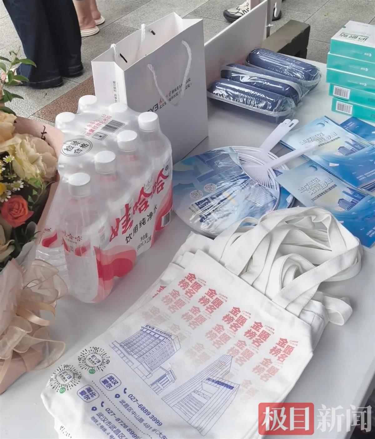 医院为考生及家长准备贴心关爱物资 (1).jpg