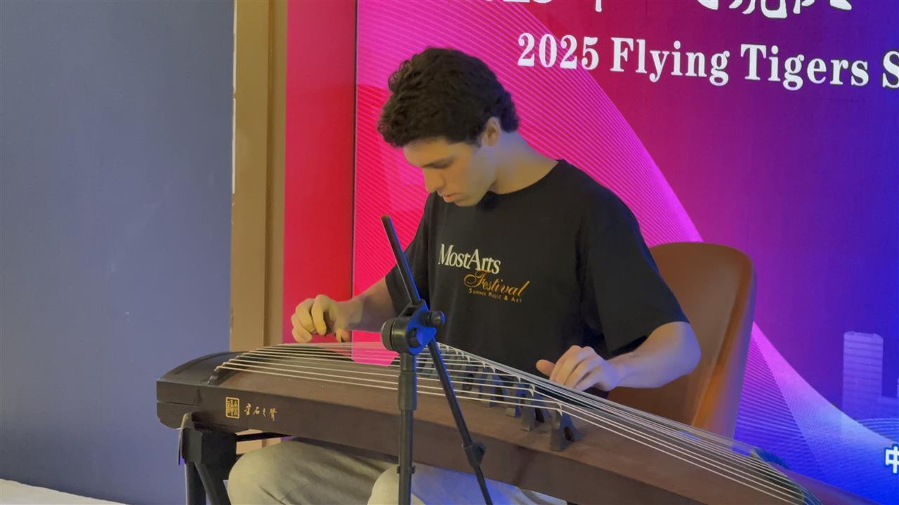 Max古筝演奏.jpg