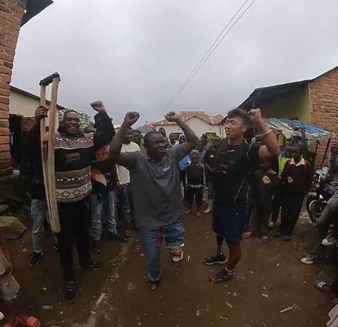 为小伙做假肢 视频截图.jpg