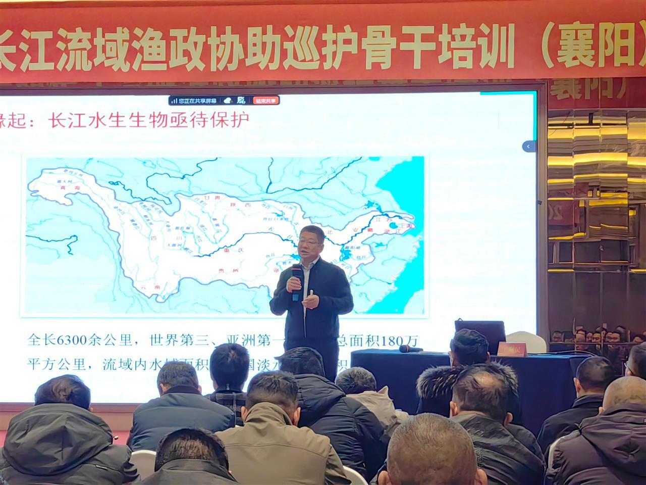 图 湖北省长江生态保护基金会副理事长王利民介绍包括江豚在内的长江水生生物亟待保护现状 (2).jpg