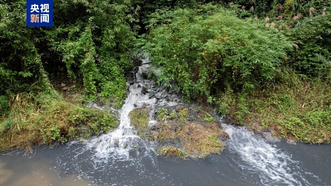 重庆南川通报“一河段水体颜色异常”：溶洞涌水造成水质异常，已组织施工进场，对溶洞涌水进行无害化处理 | 极目新闻
