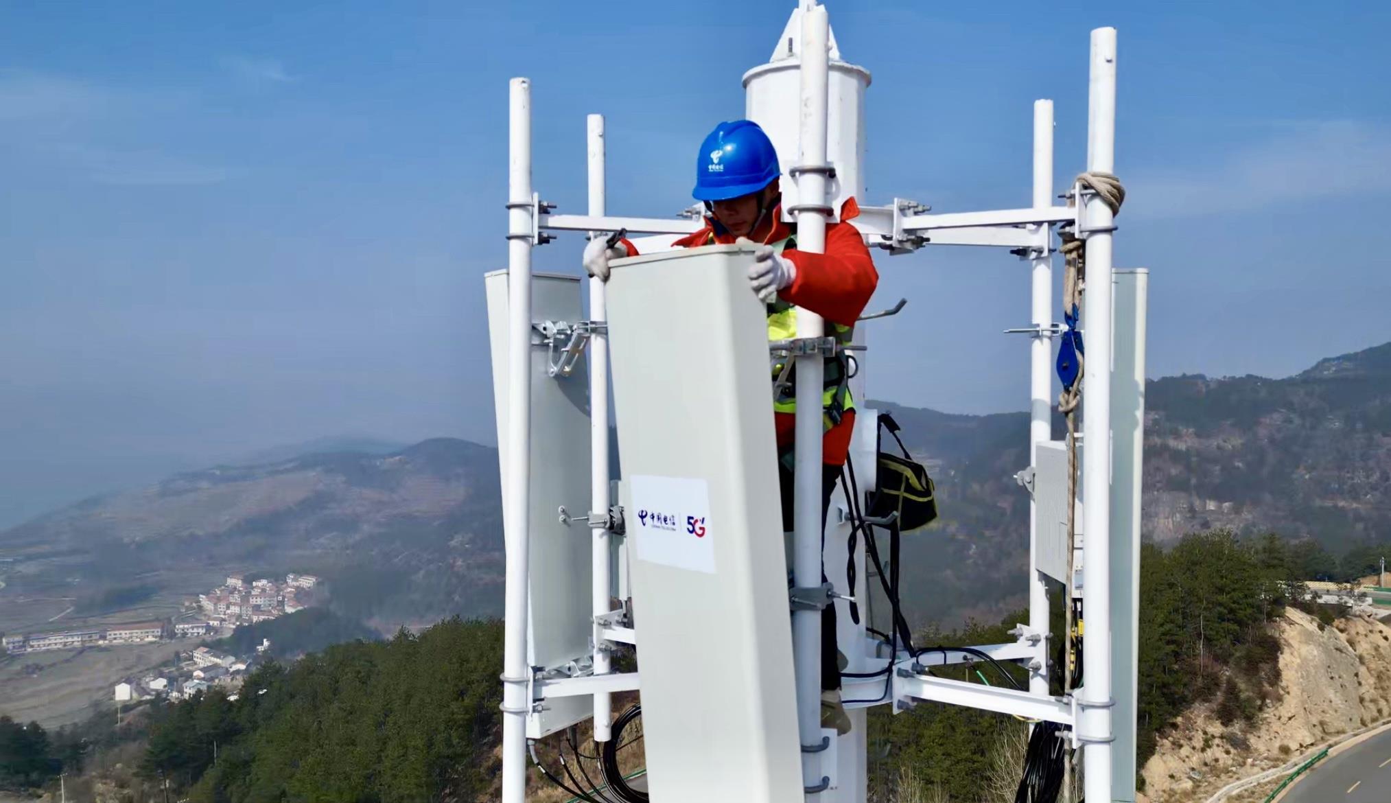 3在将军山上建设5G基站.jpg