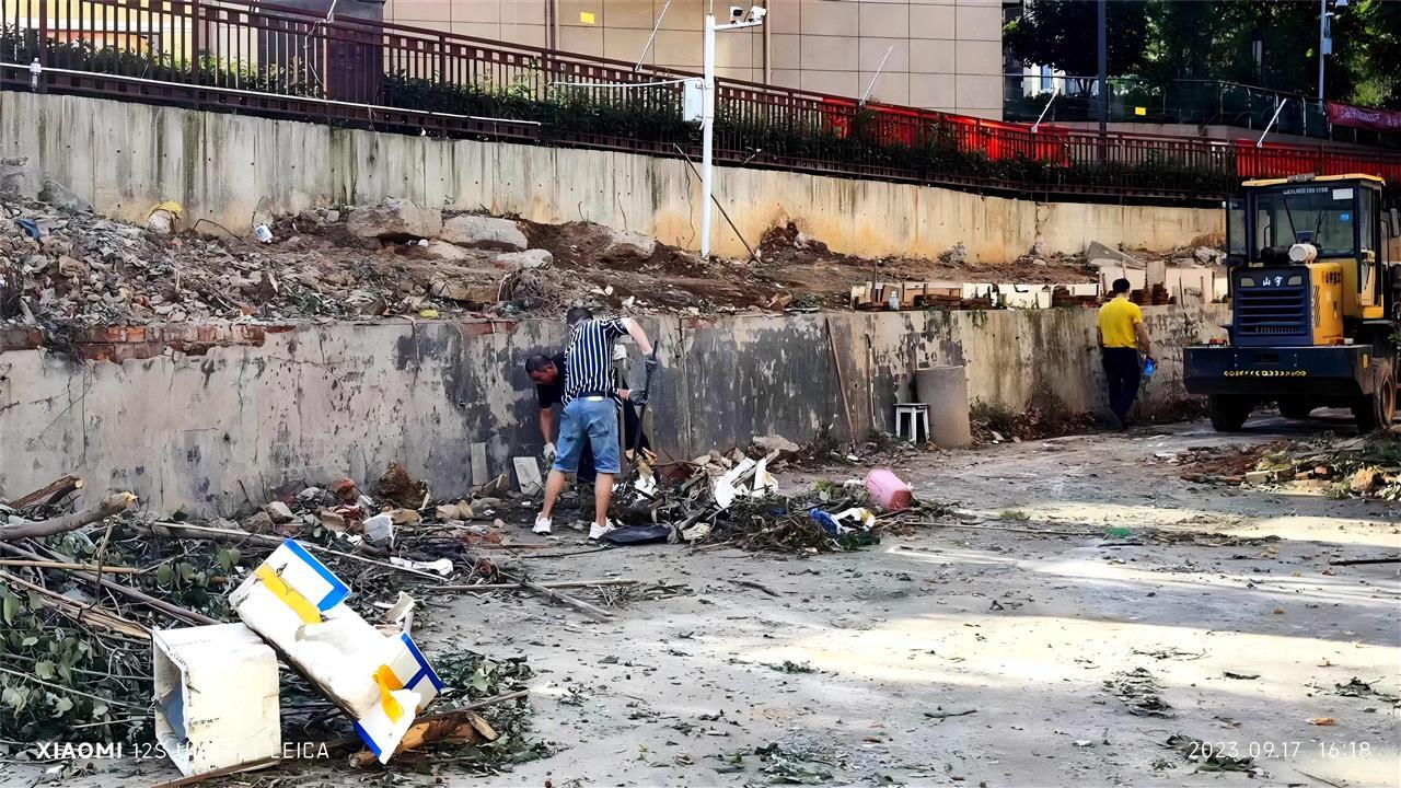 修建电动车棚前2_副本_副本.jpg