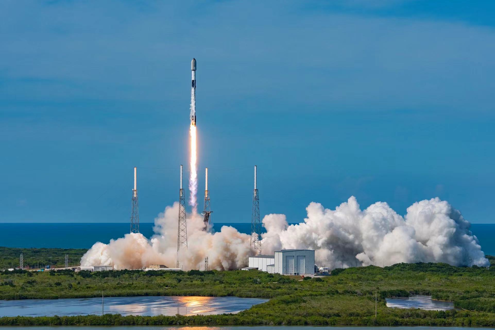 spacex在24小时内连续发射两批"星链"卫星,"星链"卫星发射数累计达