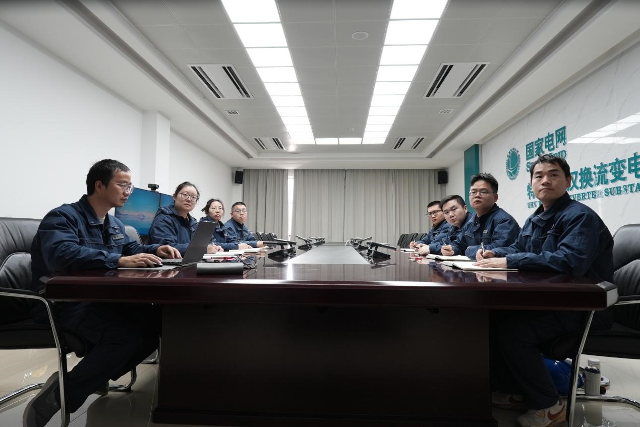 特高压武汉换流变电站组织青年员工开展培训.jpg