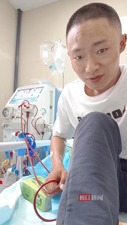 跑一天外卖换一天生命，37岁尿毒症晚期男子与病魔斗争近一年，跑单赚钱是他活下去并撑起家的底气 | 极目新闻