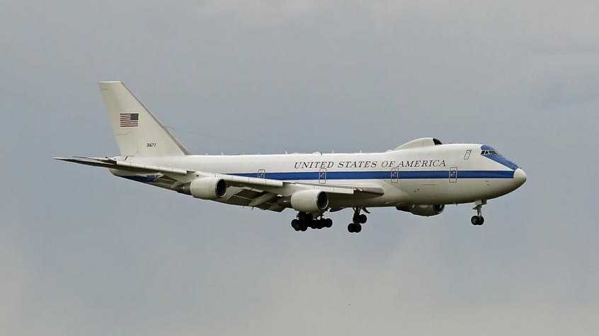 特朗普设下“最后期限”之际，美国“末日飞机”现身，可充当“空中五角大楼”，抵御核爆炸