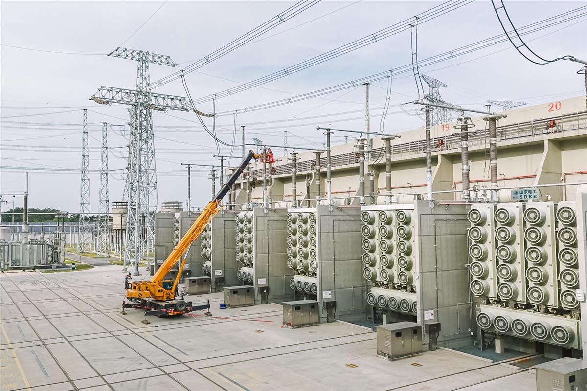 4月，国网湖北直流公司特高压武汉换流变电站换流变压器例行检修。欧阳雷 摄.jpg