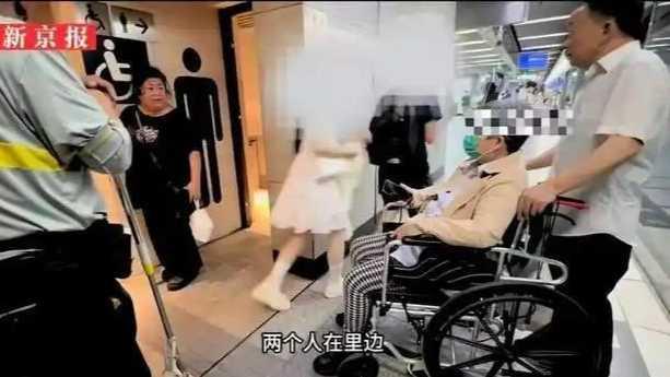 极目锐评丨情侣“520”占用地铁无障碍卫生间近一小时，社会公德去哪里了？
