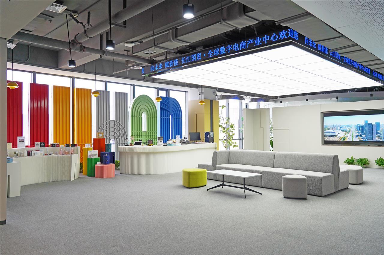 武汉长江国贸跨境电商产业园共享服务空间(1).JPG 武汉长江国贸跨境电商产业园共享服务空间(1).JPG