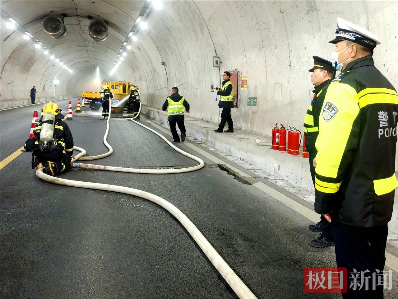 图4：消防员快速扑灭火情。.jpg