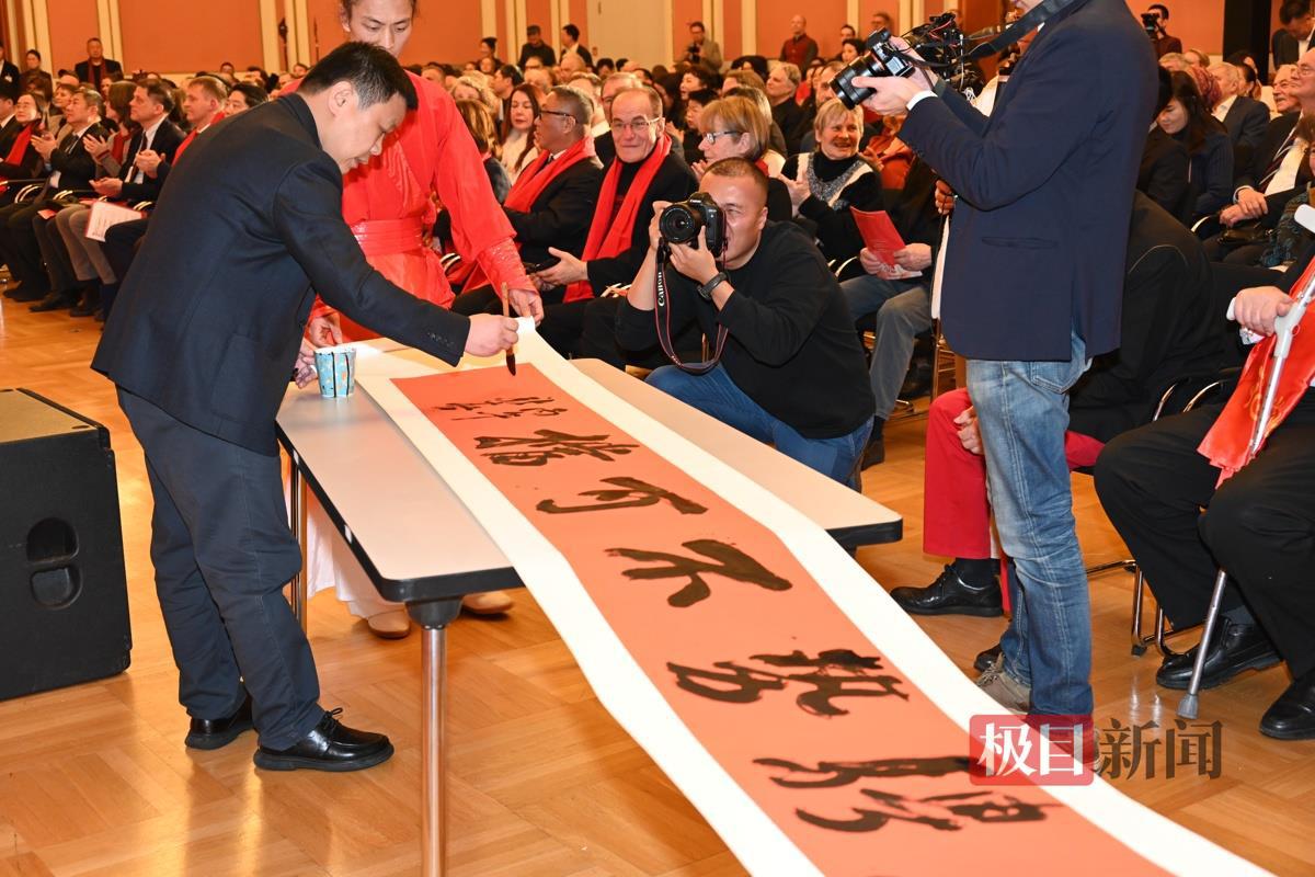 书法表演.JPG 书法表演.JPG