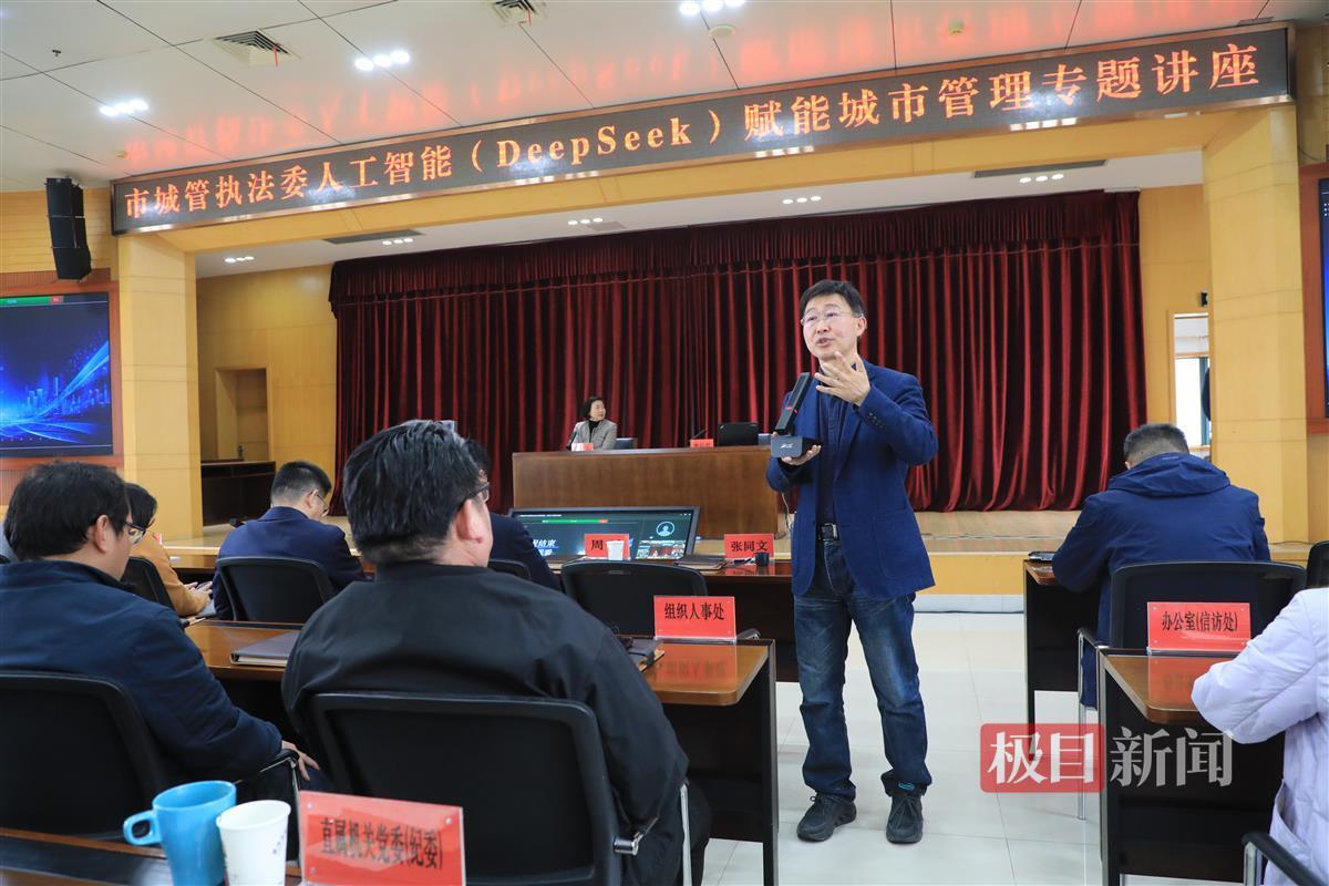 李教授讲解——近图.jpg