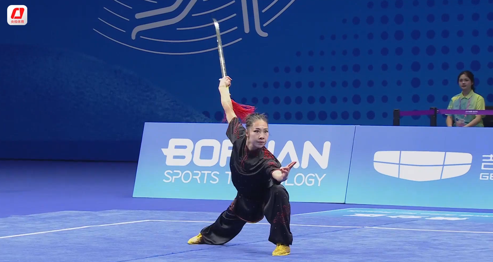 赖晓晓夺得杭州亚运会武术女子剑术枪术全能金牌 | 极目新闻