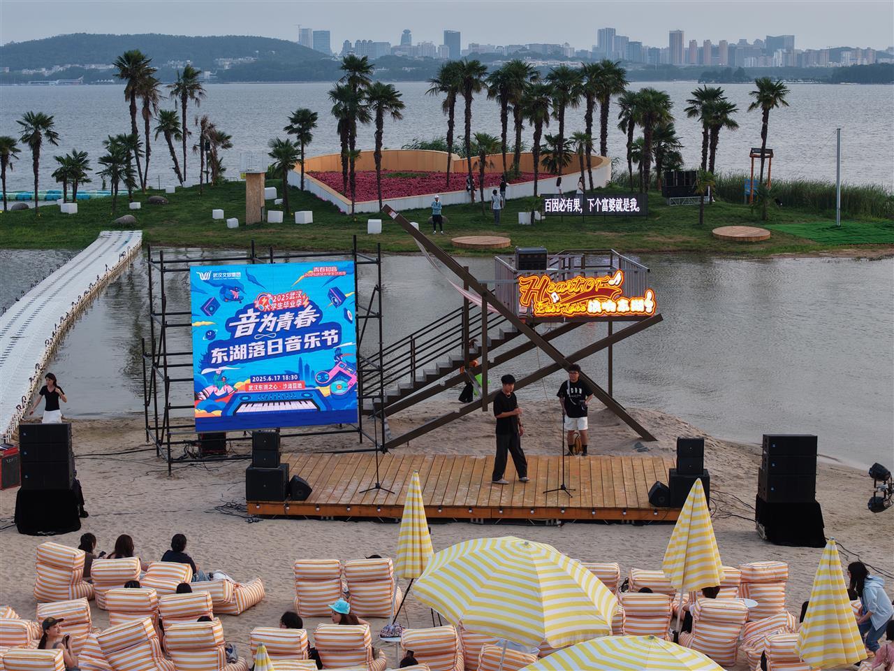 东湖之心毕业歌会 (2).JPG