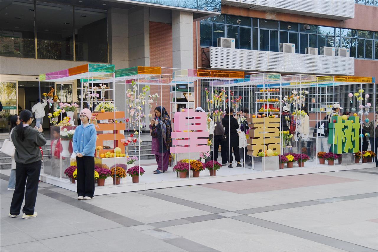 3-1 “生命格栅”艺术造型（徐行 摄）.JPG