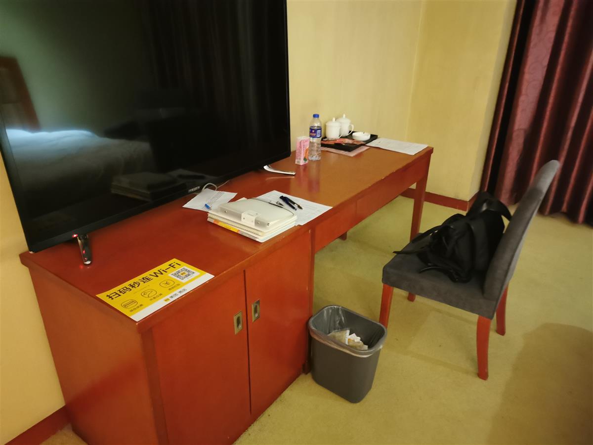 西安隔离考生的研考首日:酒店房间单独开考,两名监考老师全副武装