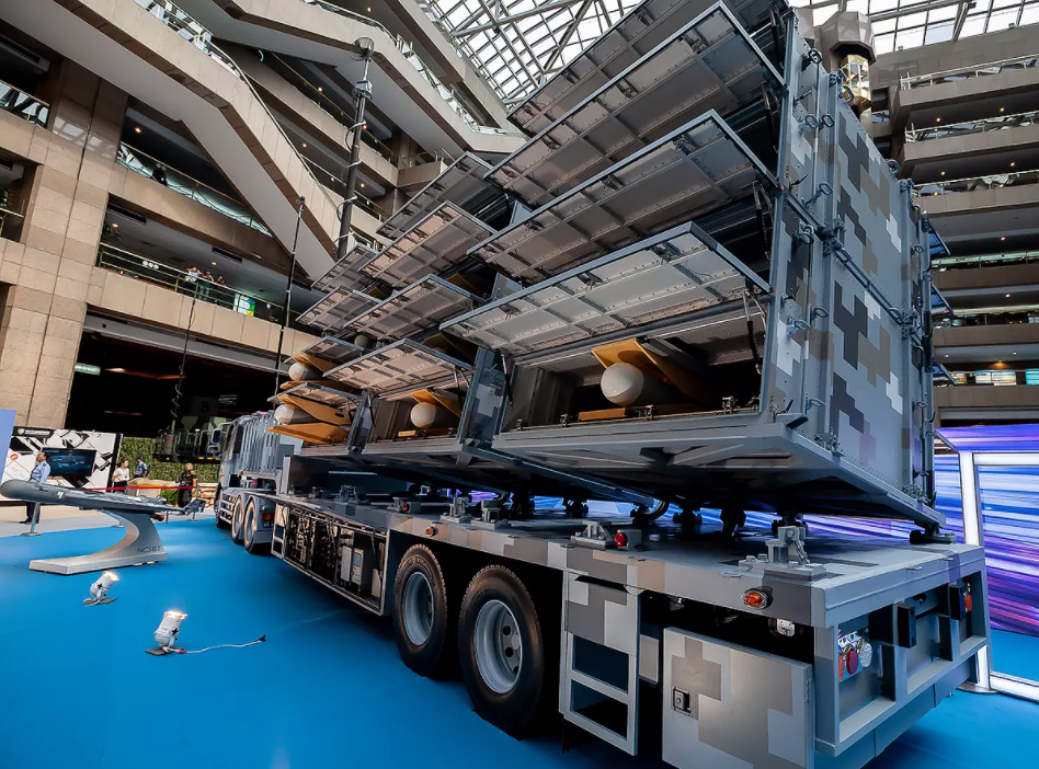 该无人机发射前装载于密封的发射箱内,一个发射箱可容纳2架反辐射无人