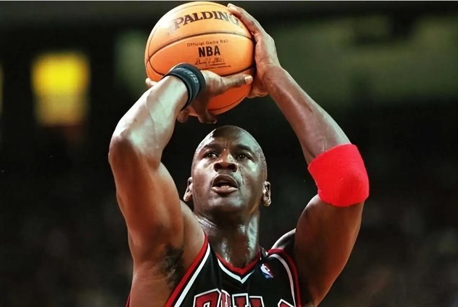 “飞人”乔丹重返NBA担任评论员，网友“要是‘篮球之神’谁都看不上可怎么办”