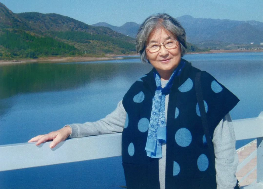 张玲:《布衣老爸的风雪花月》是父女两代翻译家的对话 | 极目新闻