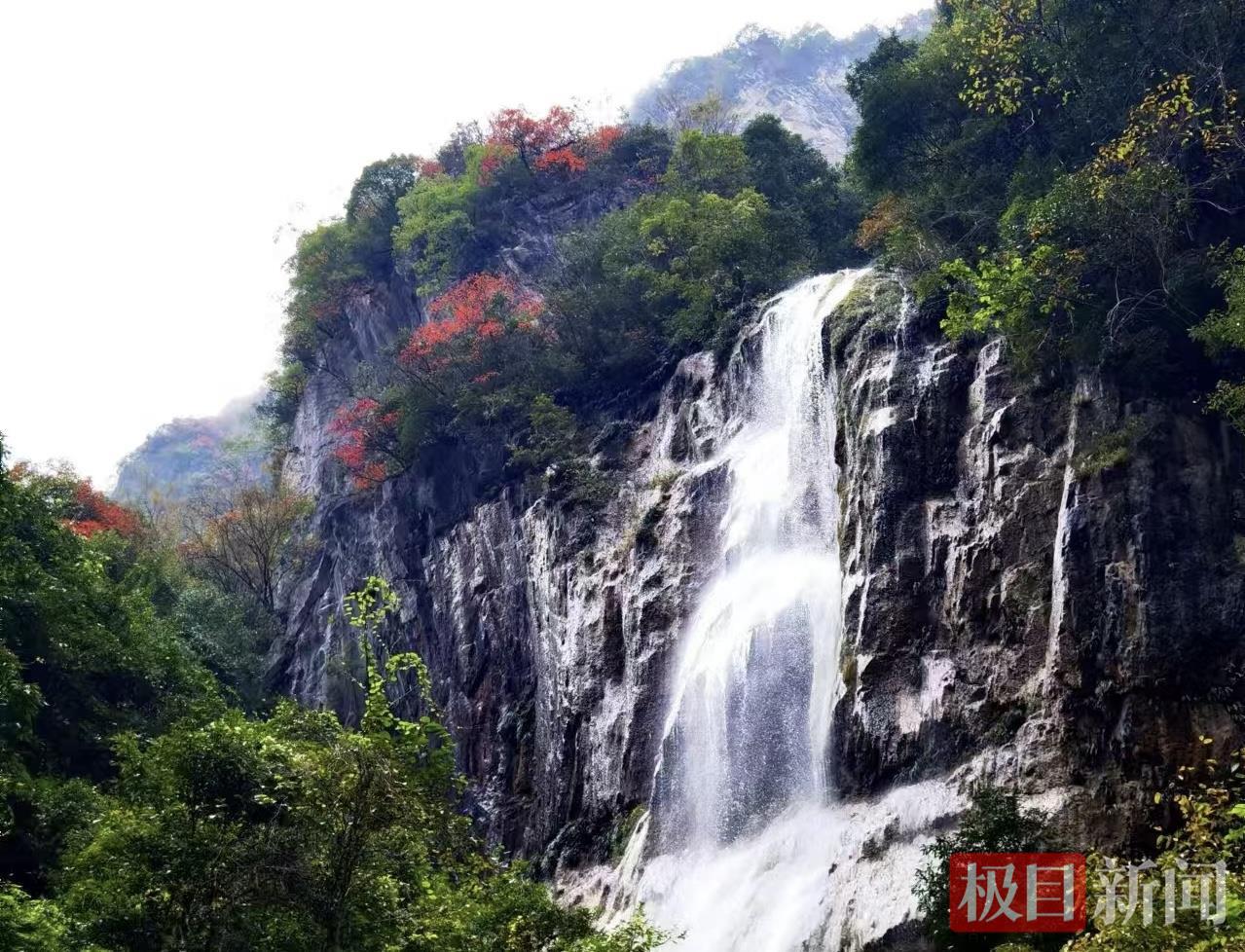 桃源乡八里峡丹霞山等高山飞瀑涌泉。 杨浩摄.png 桃源乡八里峡丹霞山等高山飞瀑涌泉。 杨浩摄.png