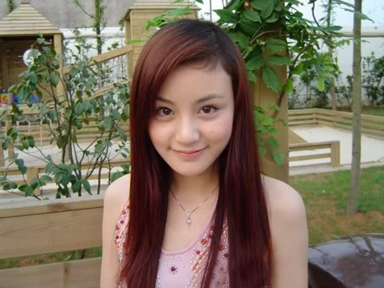 最轰动的还是女演员任斯璐,她曾经在《青春的童话》中演李小璐的妹妹.