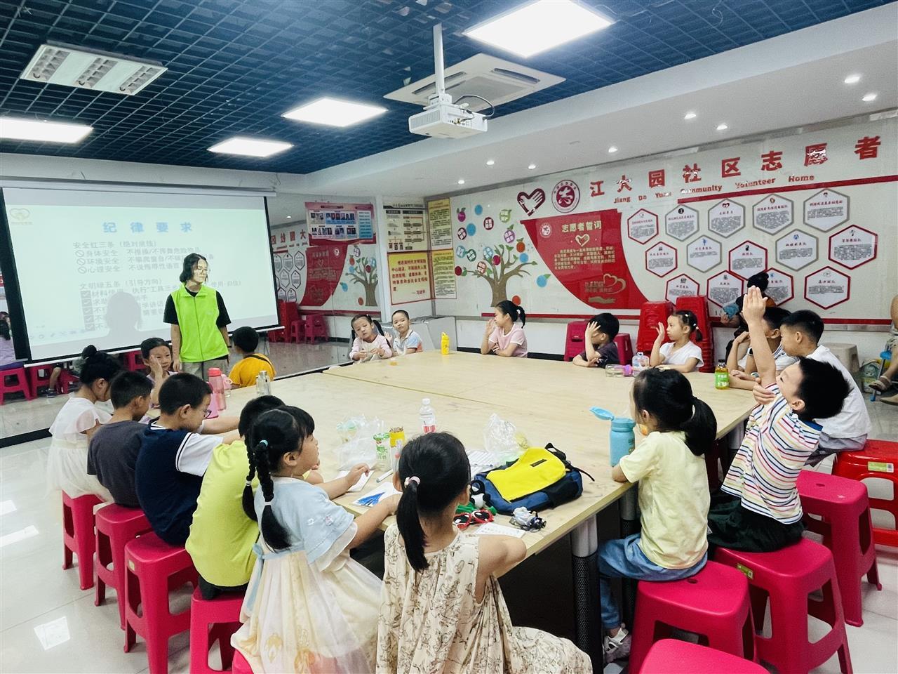武汉江大园社区开展防溺水安全教育课,提升孩子自救互救能力 | 极目新闻