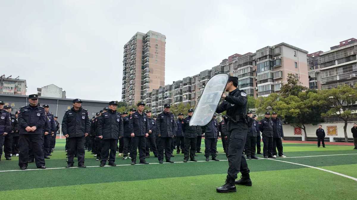 武汉警方“八项举措”护航中小学、幼儿园开学 | 极目新闻