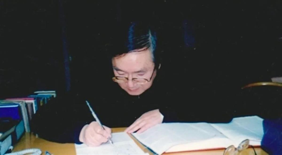 极目锐评|“双休日”的提案人逝世，历史会记住他的贡献