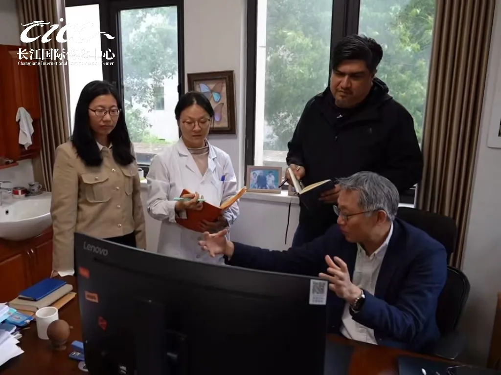 墨西哥人在武汉，把小蓝藻写进大战略 | 极目新闻