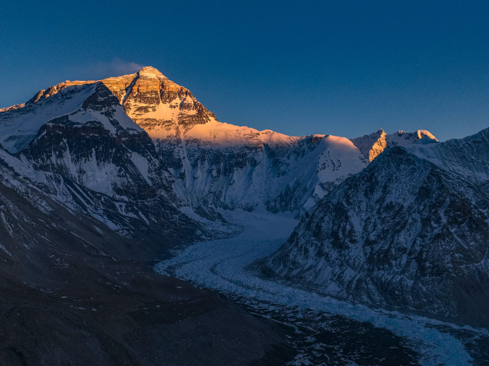 天空之眼瞰珠峰:在海拔8000米高空远眺珠峰,是什么样的体验?