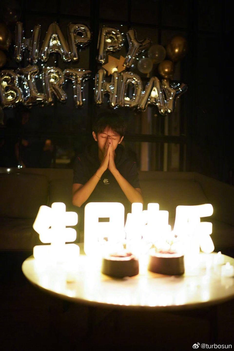 0092f3295652c2d494c3ecf40cb8f87c.jpg 孙俪发文为14岁儿子庆生,邓超边看边哭,“看一半看不清了”