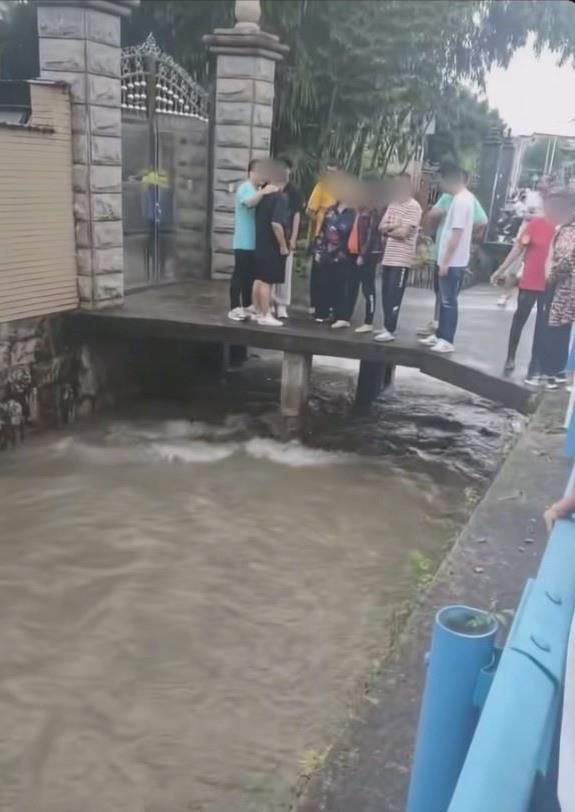 杭州萧山一9岁女孩落水身亡，救援队：事发山间小溪，涨水后水流湍急