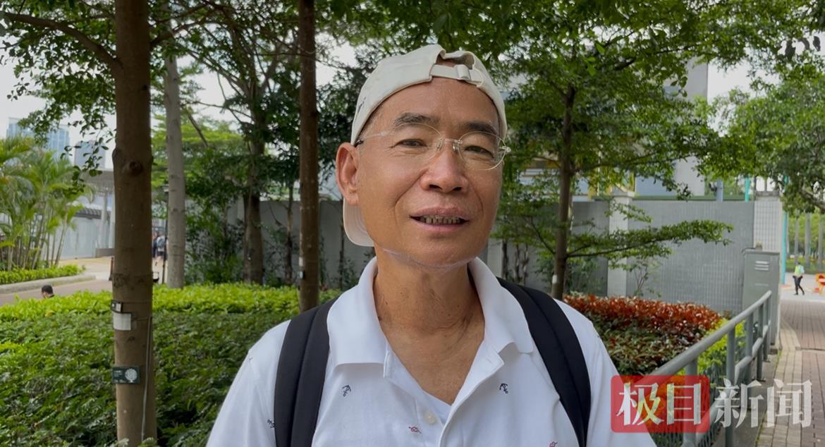 可以拿真枪拍摄！香港市民谈参观山东舰：感觉很大很震撼