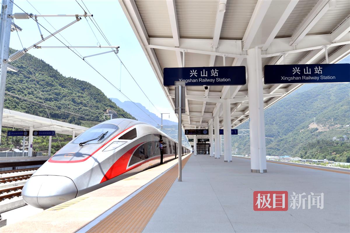 巴东兴山15分钟牵手别致高铁站建在如画美景中