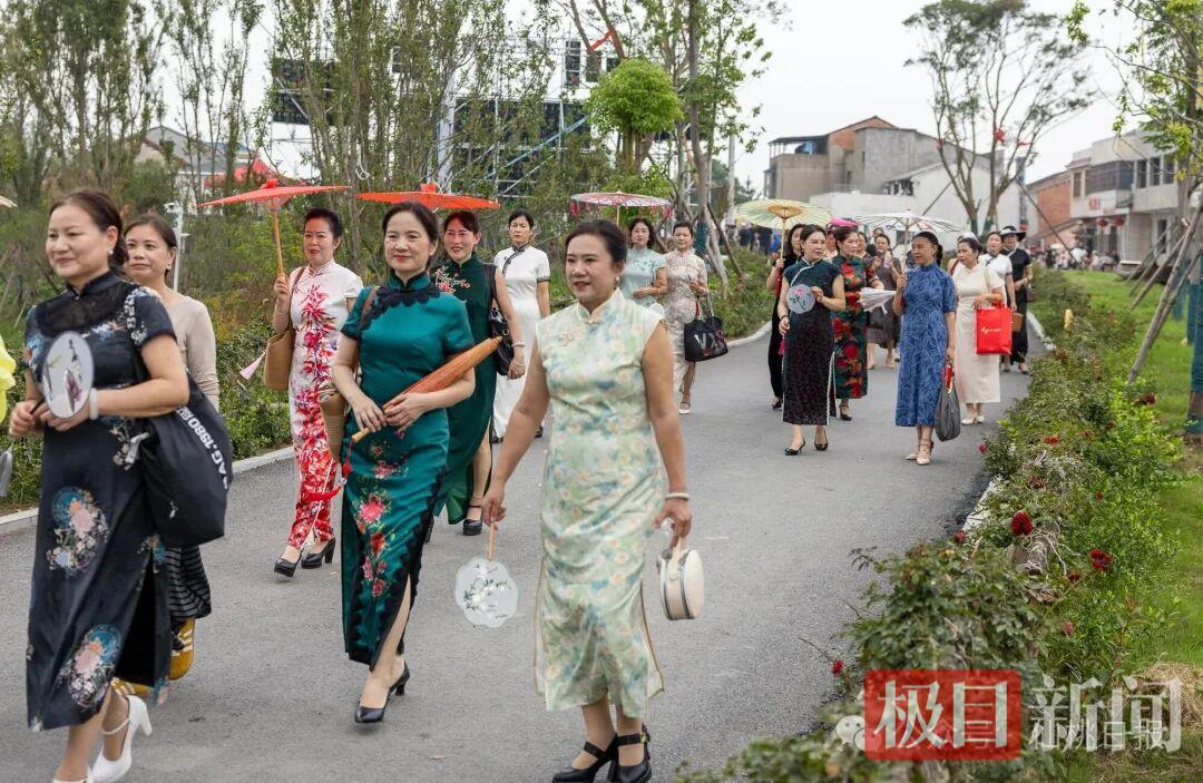 湖北一地开街,首日超5万人次涌入仙桃 | 极目新闻