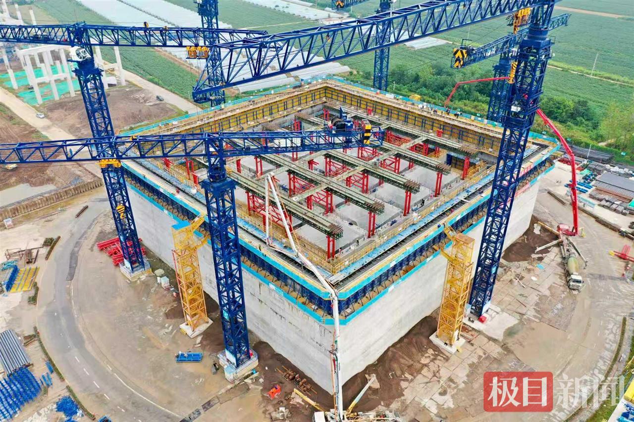 汉南长江大桥北锚碇沉井第八节混凝土浇筑完成 | 极目新闻