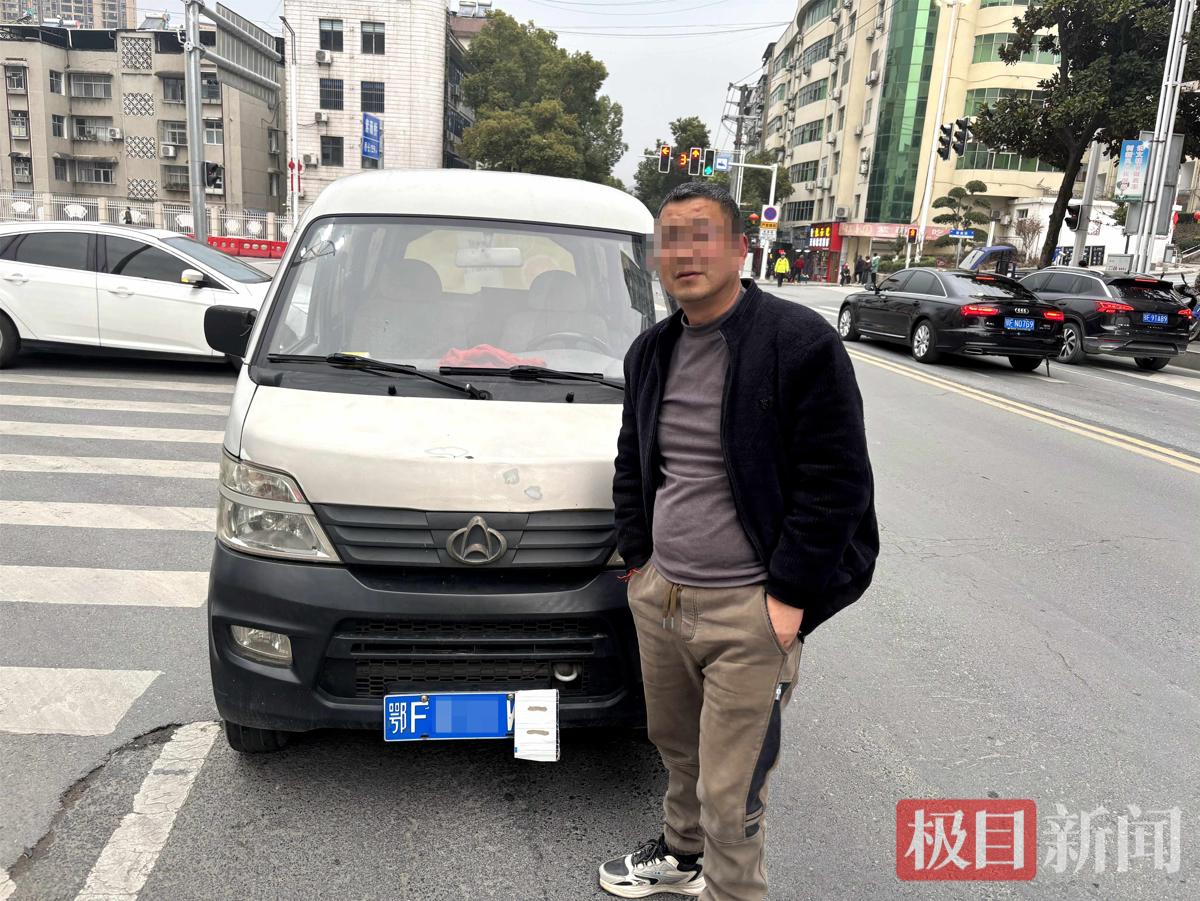 5  鄂FRW0面包车.jpg