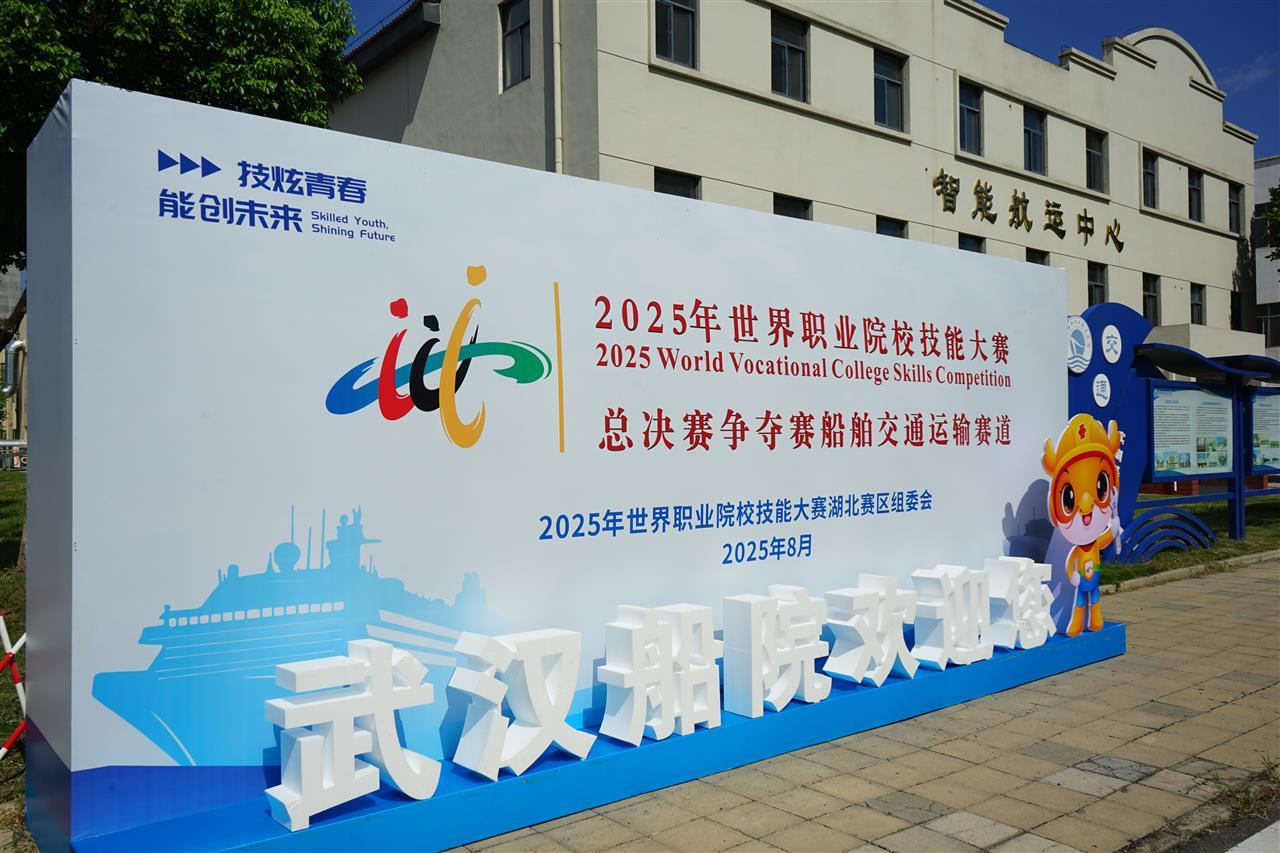 大赛宣传栏.JPG 大赛宣传栏.JPG