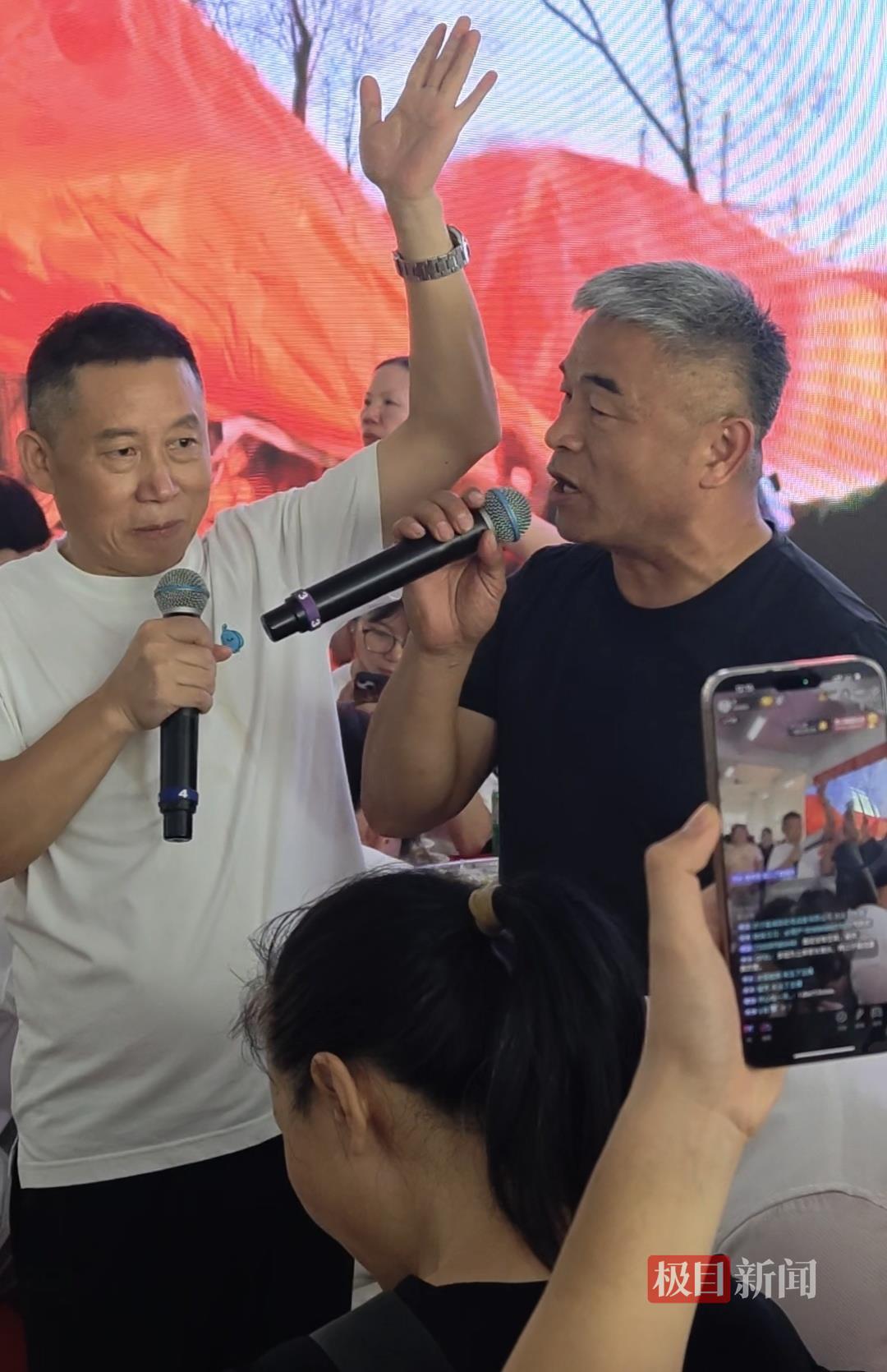 孙海洋和郭刚堂 极目新闻记者摄.jpg