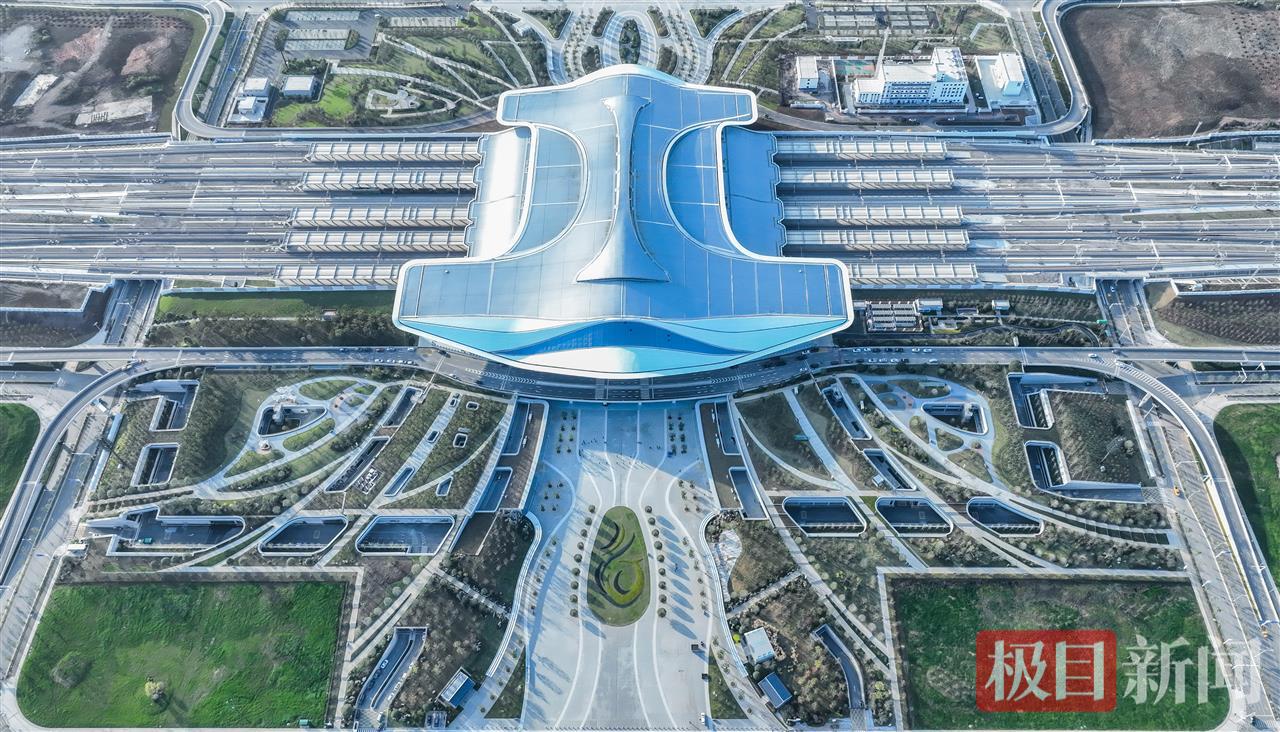 荆襄高铁从荆门站出发2.jpg 荆襄高铁从荆门站出发2.jpg