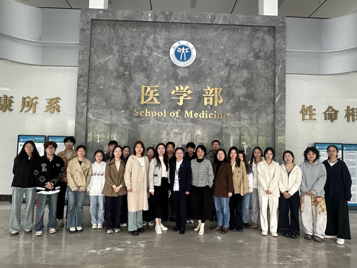 合影1.JPG 合影1.JPG