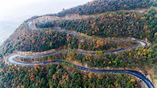 航拍王位山能看出弯道多且险