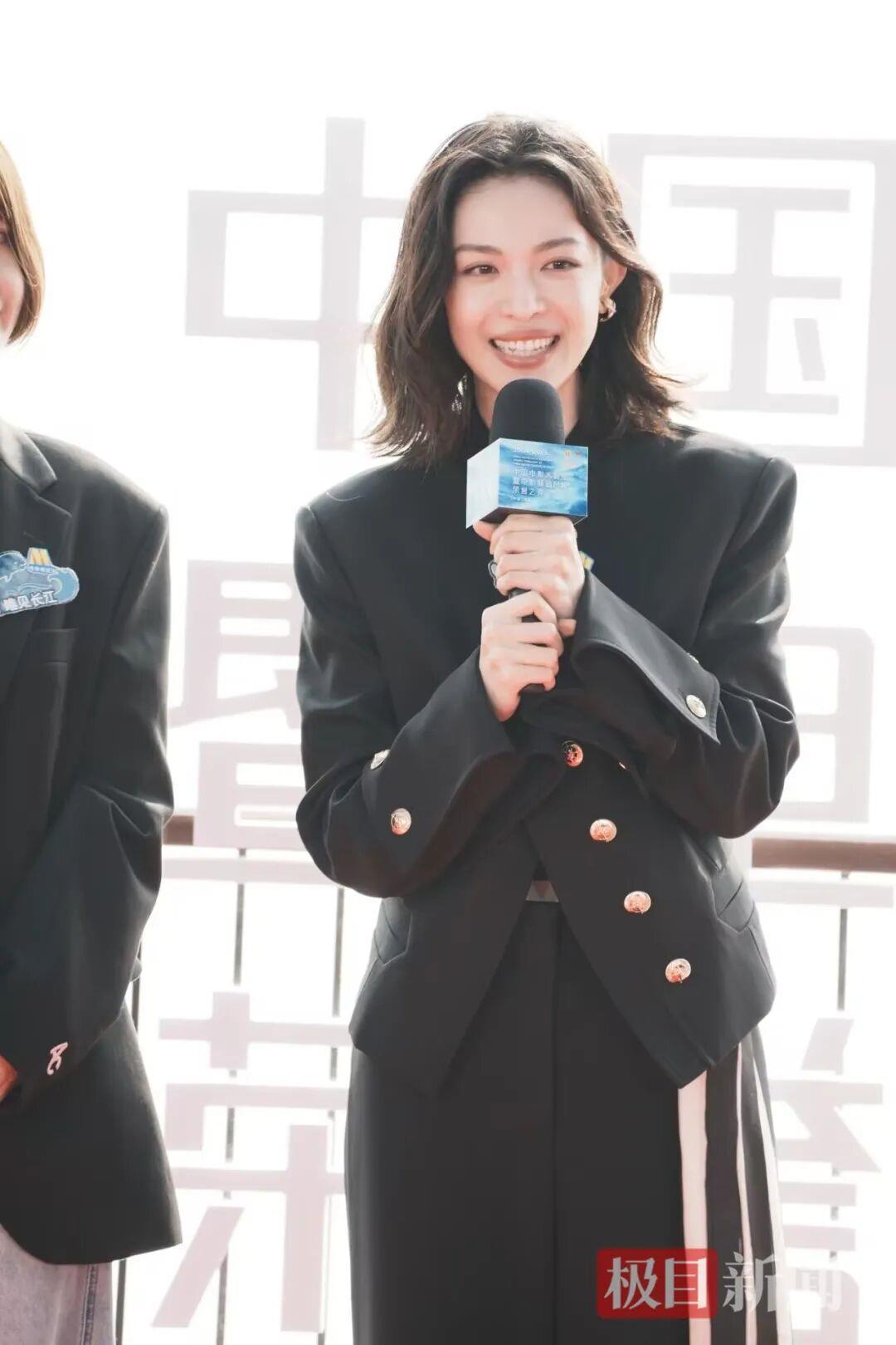 640-3.jpeg 刚刚,100多位知名演员现身湖北,最新红毯组图来了!