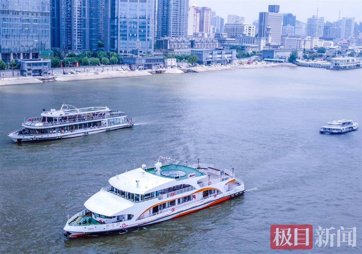 观大江奔流赏两江盛景武汉新能源利记系列游船启航