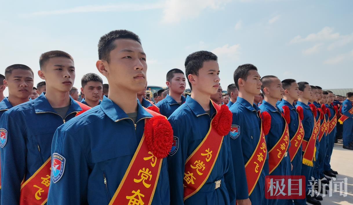 准备出发的新学员 极目新闻记者摄.png